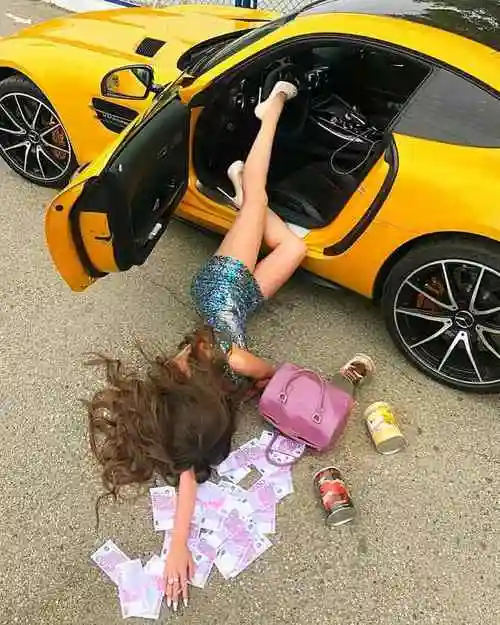 千万豪车摔ins最新炫富方式秒杀王思聪