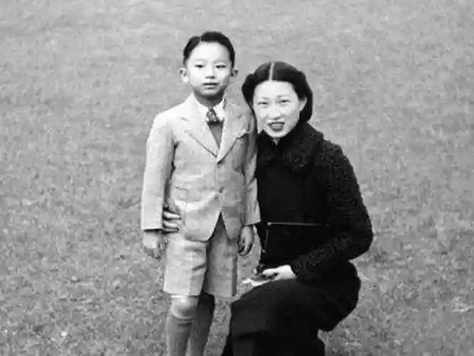 虽然张学良并不喜欢于凤至,但是这个深明大义的媳妇却深得张作霖的