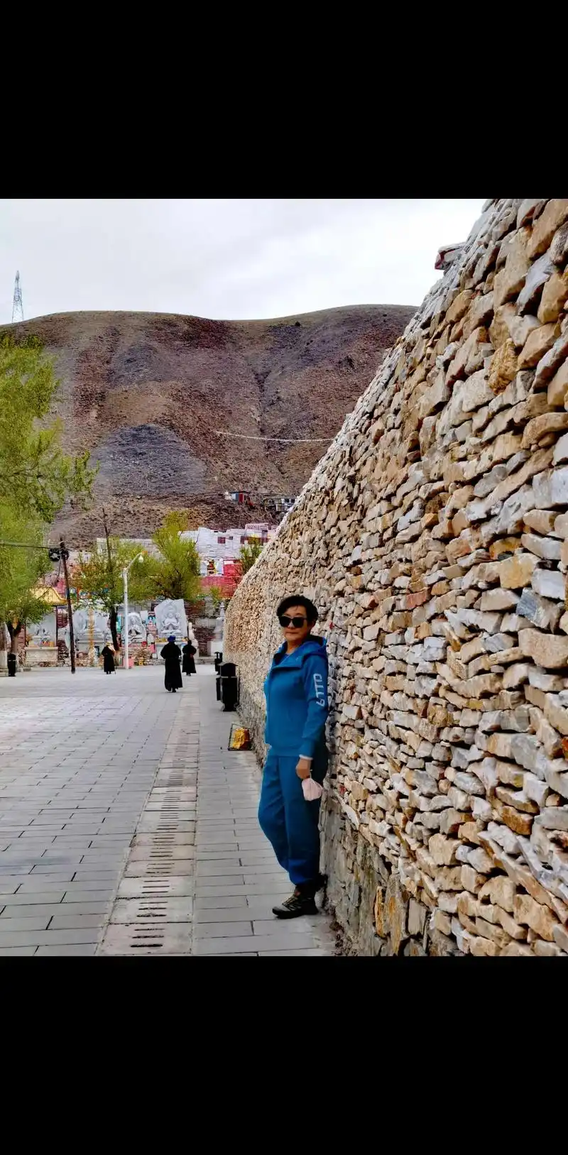 这座圣地始建于公元1715年,由一世嘉那活佛宗求帕文亲手奠基,承载着