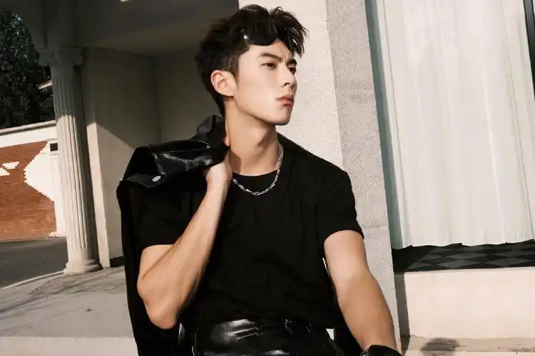 怎样才能拍出好看的侧脸照来看男星们的侧颜照