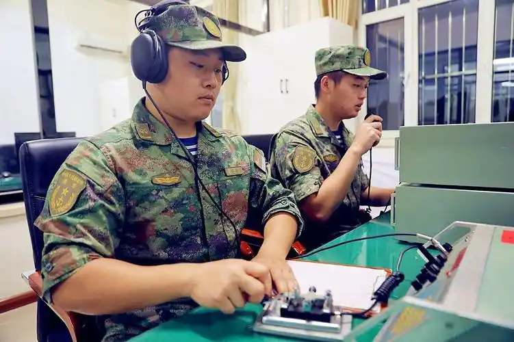 迅速准确不间断 :这就是场站通信兵的样子 - 西北特产网方物云