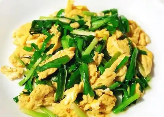 做韭菜炒鸡蛋时分开炒还是一起炒多数人没弄明白难怪不好吃