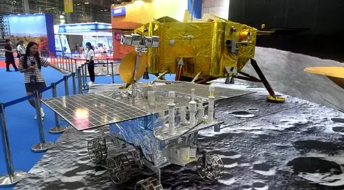 中国正开展载人登月方案深化认证,计划研发新一代载人火箭