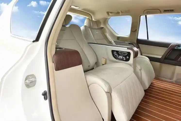 丰田陆地巡洋舰改装航空座椅内饰升级效果图