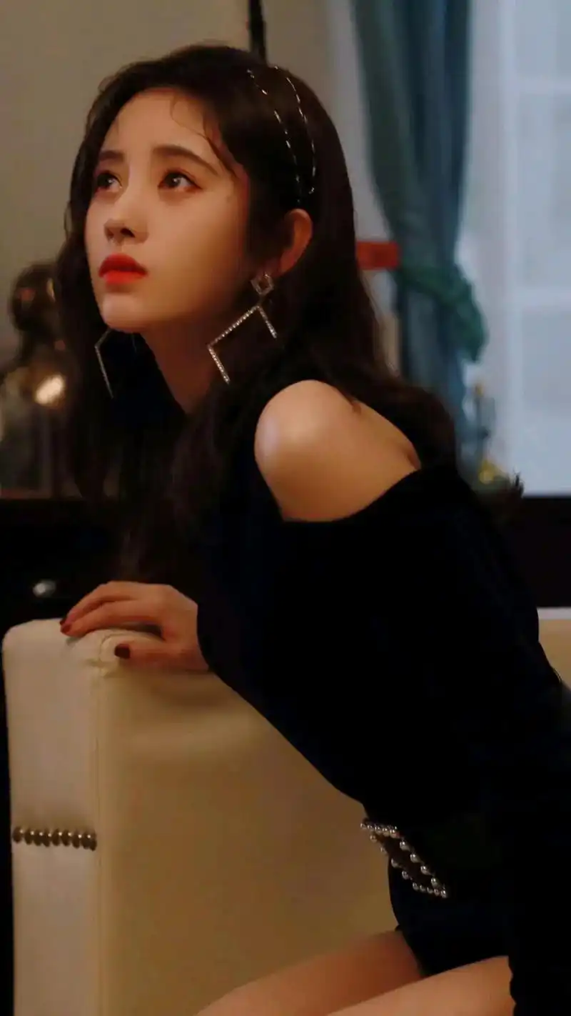 四千年一遇美女.#高清壁纸 #鞠婧祎#图文伙伴计划 - 抖音