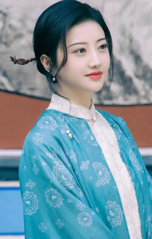 2017年由景甜饰演女一号的大型古装连续剧《大唐荣耀》播出了,在此之