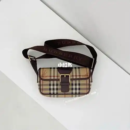 小千元就能感受到的快乐burberry小邮差包