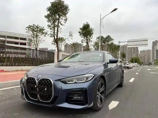 宝马 425i 双门m运动套装 极速蓝/火山红(图片仅供参考) 现车加价2