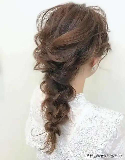 最简单的耳侧编发(清新可爱麻花编发,如同仙女般温柔甜美)