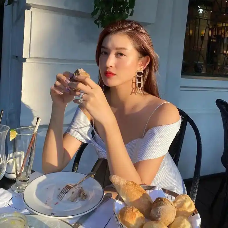 越南19岁女孩选美夺冠,175cm身高,110cm长腿,1项运动成就她