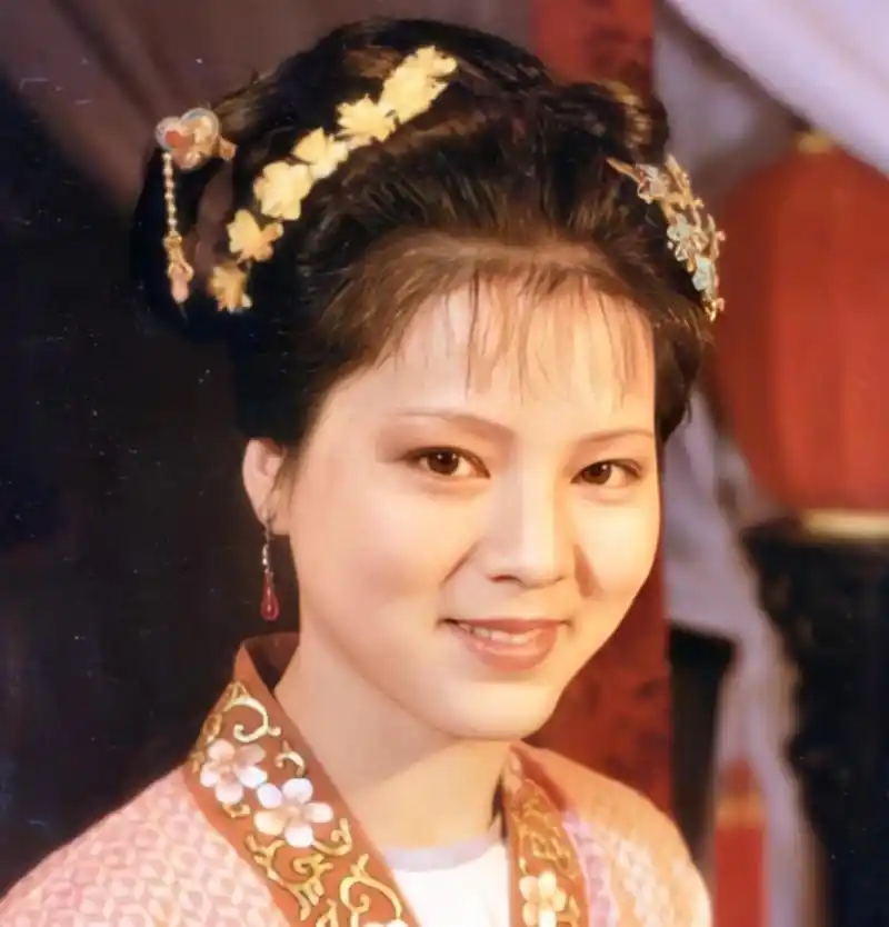 同样被宝玉改名,袭人最有格调,芳官淘气,而这位被侮辱?|宝玉|贾宝玉|