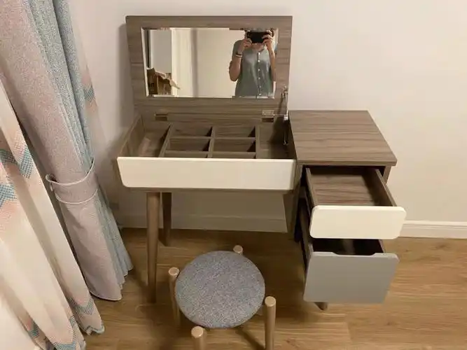 好看又实用的梳妆台小家卧室布置