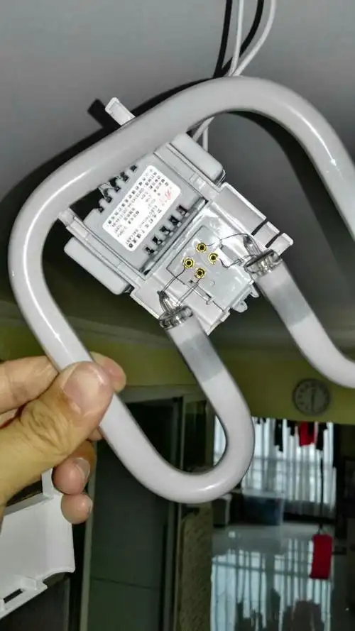 请问灯管坏了,怎么卸下来换新的?