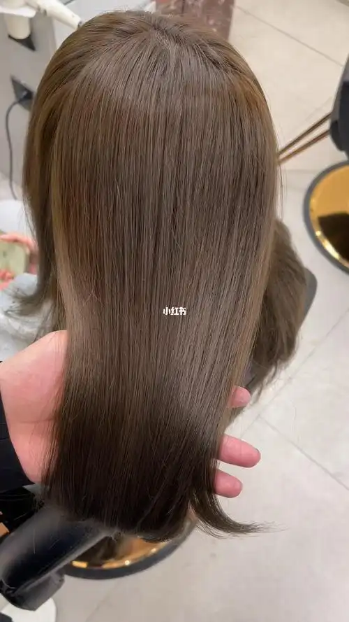 高级感亚麻棕发色