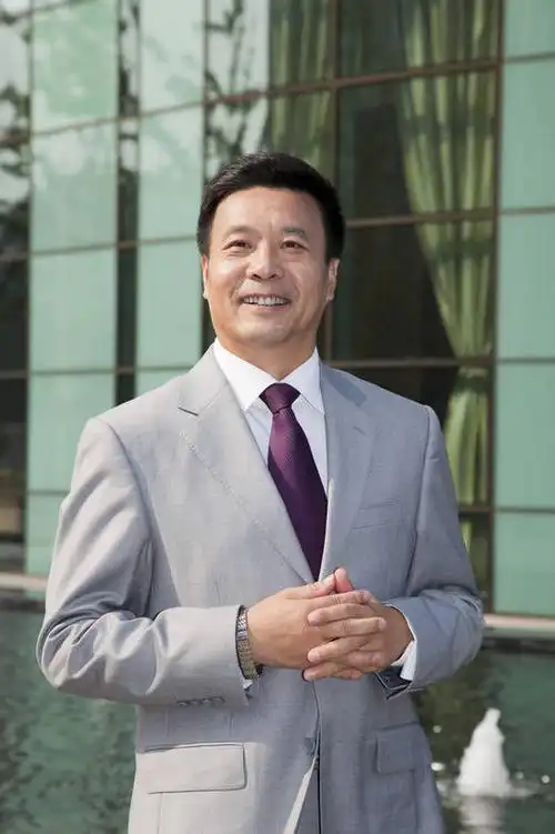 东方人,中年人,商务人士,商务男性,站,打电话,微笑,竖图,彩色,室外