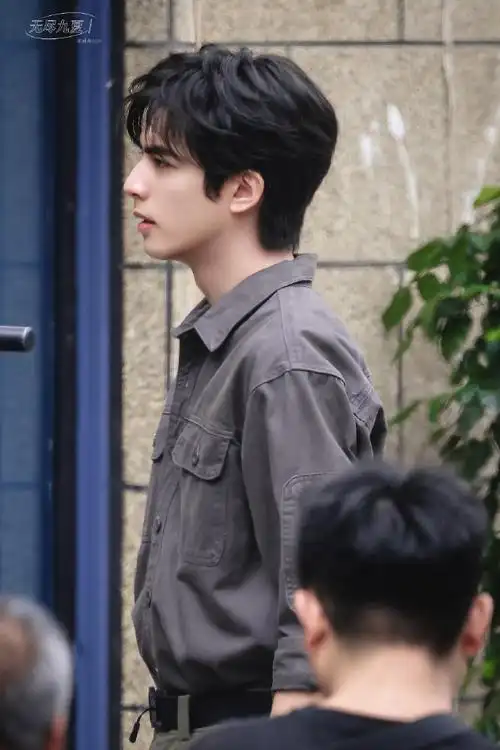 超话swl#宋威龙七根心简#真的迷晕掉09好优越的侧脸99@宋威龙99