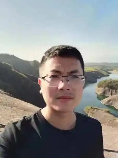 点击小程序认识耒阳3万单身帅哥美女94两张生活照:15有无小孩,无