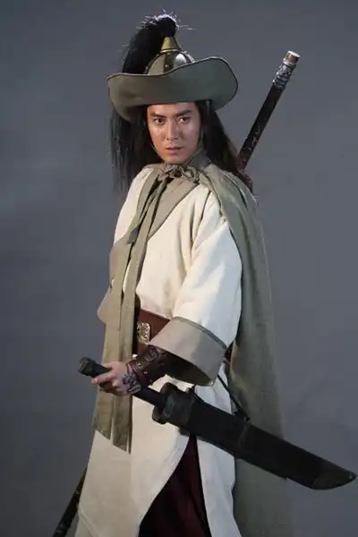 【图】韩栋古装剧照欣赏 新《水浒传》中"九纹龙"造型夺人