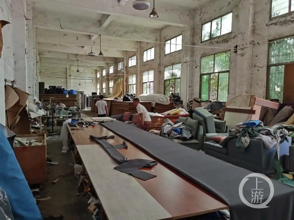 搬离的沙发厂重回歌乐山悄悄生产 市民投诉其存在较大安全隐患