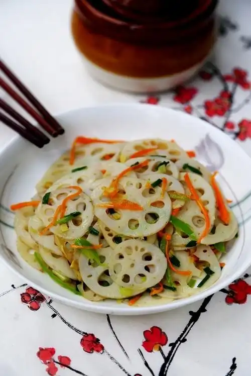 炝炒藕片秘笈多,选藕是最关键