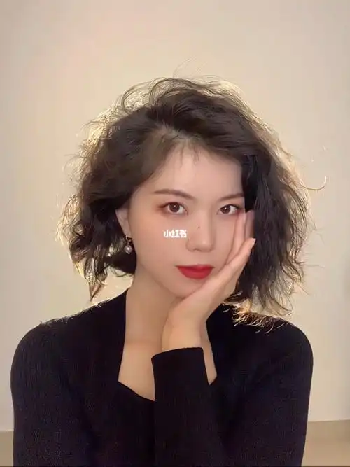 中短发烫发锁骨发烫发慵懒法式羊毛卷