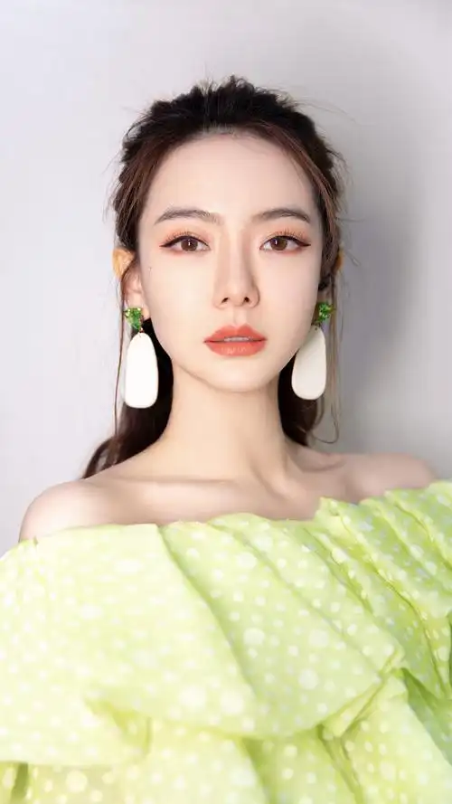 戚薇清新甜美手机壁纸