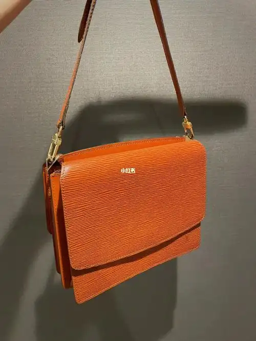 lv|水波纹焦糖-双面邮差包