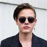 大背头复古男生头像点击鼠标右键下载