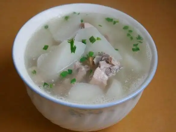 秋饮萝卜排骨汤补钙养血又壮阳