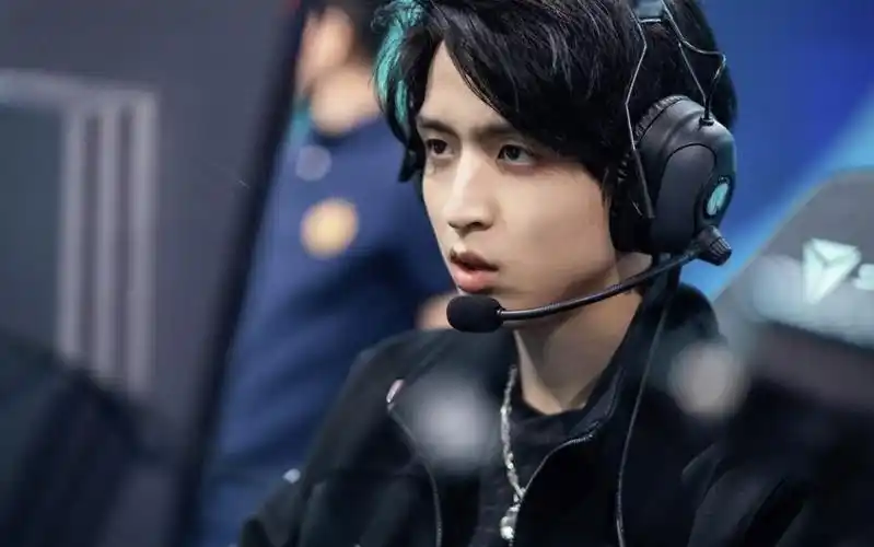 hans sama和失败是最标志性的关联词.