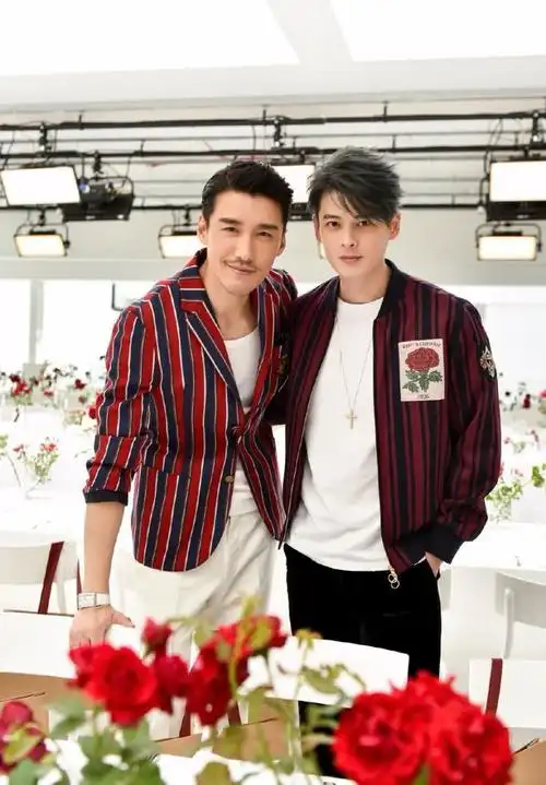 48岁胡兵和42岁郭品超同框网友感慨最惨烈的同框现场