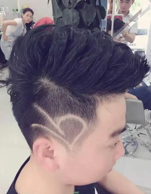五款男子刻字发型图片 个性也更帅气(3)