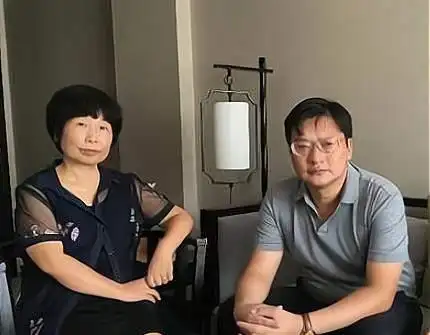 郭威跟亲生母亲许敏站在了一起,错换人生的养父母为何被他抛弃