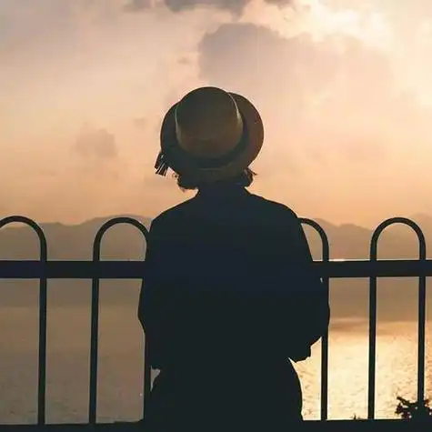 独自旅行背影头像(旅行后背头像) - 搞怪个性头像 - 艾伊特头像站