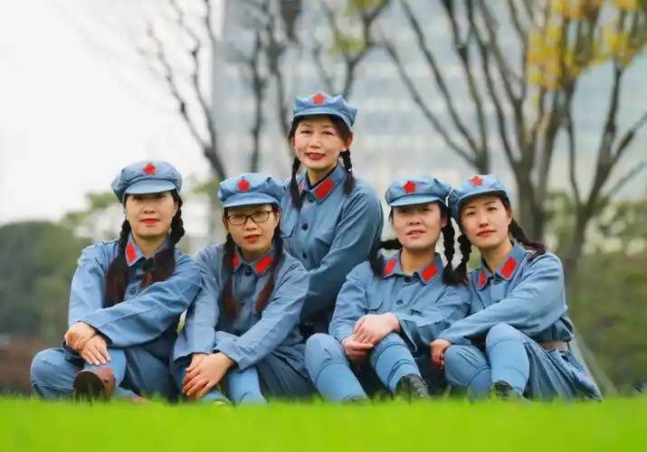 相约红军装,别样一瞬间