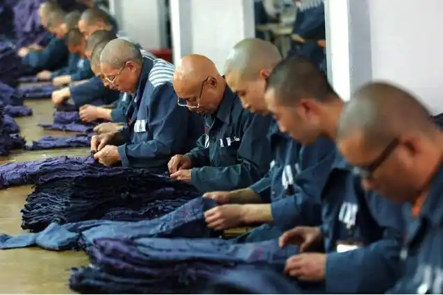 进了监狱宋某江才悔不当初,在参加劳改的日子苦不堪言还失去了自由,他