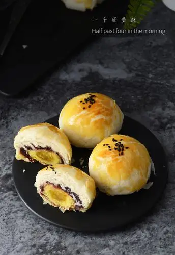 一个蛋黄酥