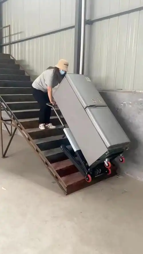 这种机器具有强大的载重能力和爬楼梯功能,让人们可以轻松地攀登高楼