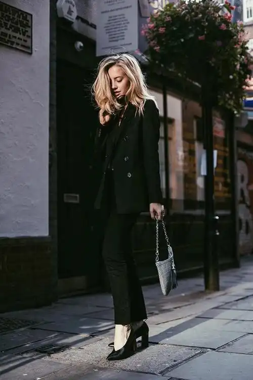 十多个本季黑色牛仔裤穿搭方案哪款是你的菜