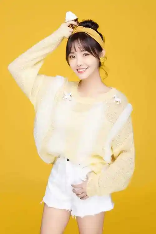 p>朱容君 sup class="normal">  /sup>,别名兔子牙,歌手,演员.