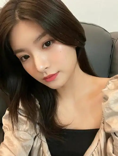 看看美女今日自拍