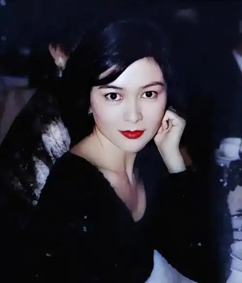 关之琳:与父亲28年不来往,父亲离世后,却为他买了400万的墓地