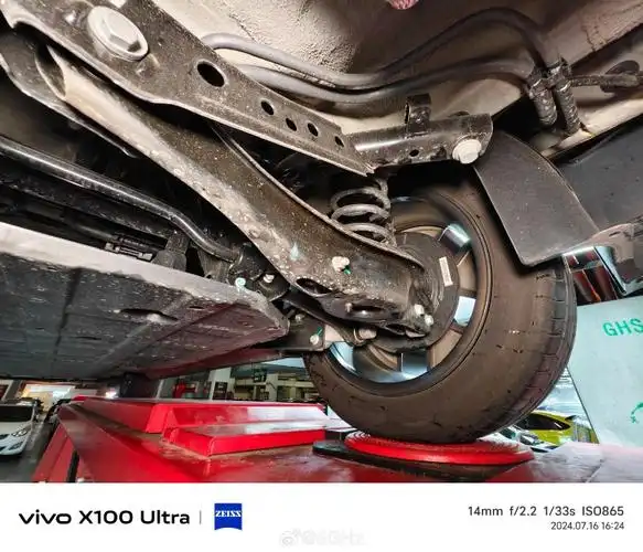 五菱星光2024 150版本,底盘前悬架麦弗逊,后悬架e型多连杆.