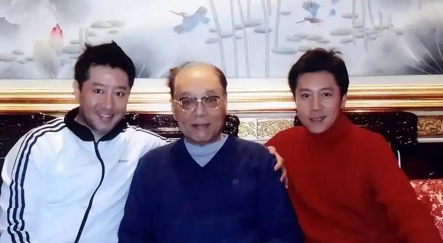 蔡国庆22次登上春晚拒绝那英迎娶圈外妻子如今儿子成他骄傲