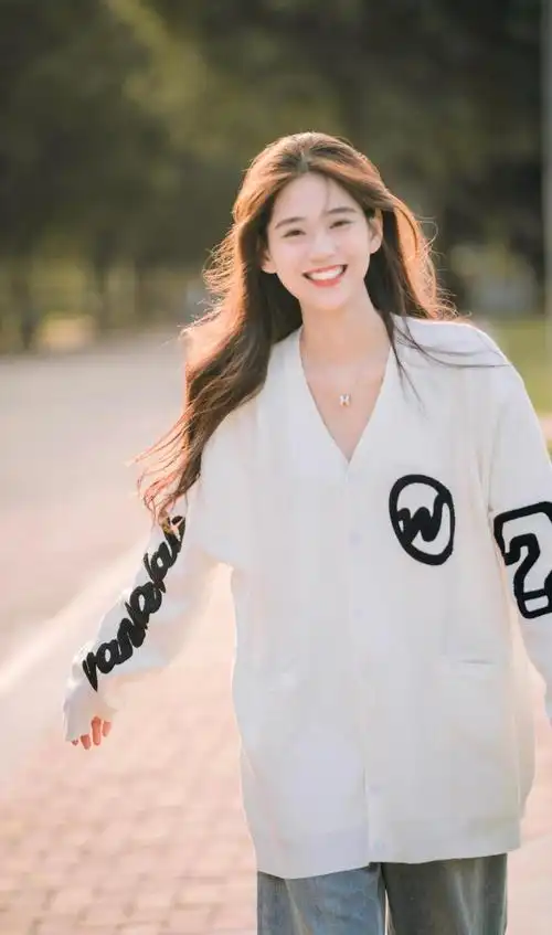 笑容灿烂的美女