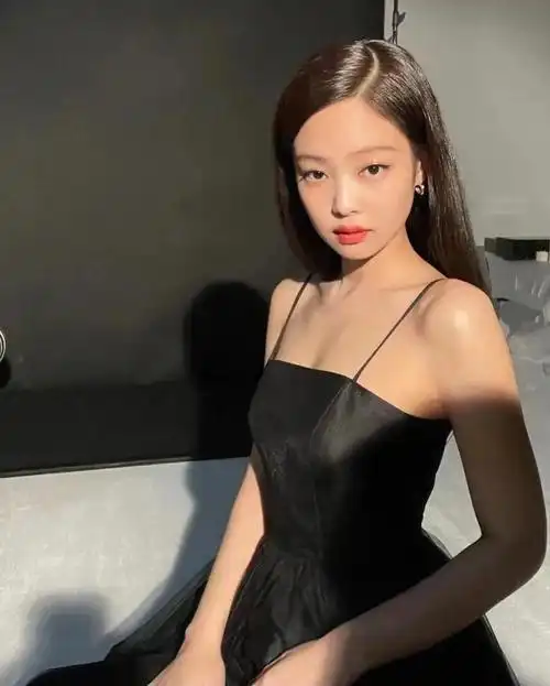 jennie更新男友视角辣照