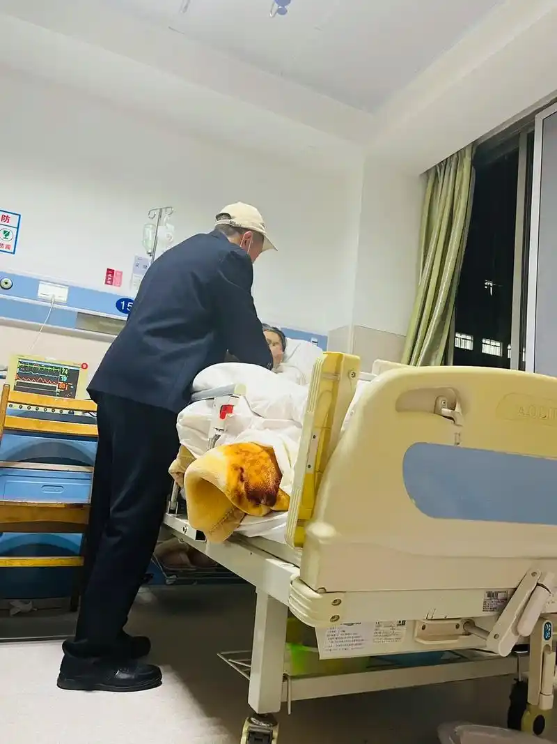 深夜12点的神经科病房.这个病房住的都是脑梗,脑出血患者,每 - 抖音