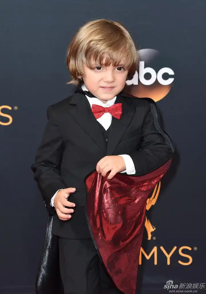 杰瑞米马奎尔红毯耍宝卖萌_高清图集_新浪网