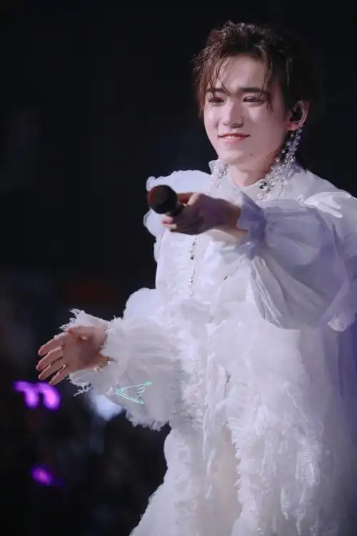 宋亚轩楼外楼演唱会