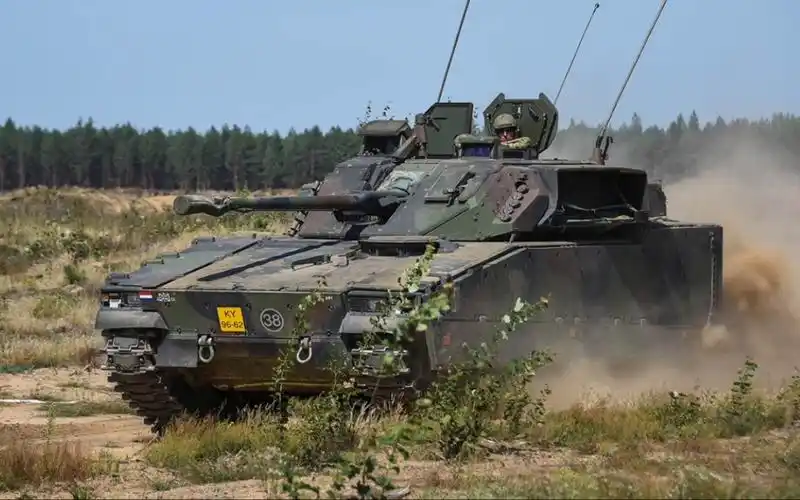 军事cv90步兵战车出色的机动能力